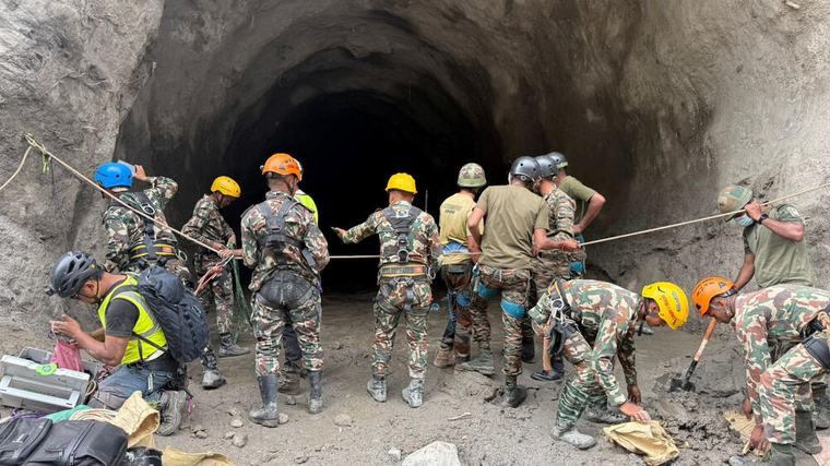 Potraga za stotinama zarobljenih u tunelima u Nepalu